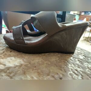 Super cute toupe wedge sandals